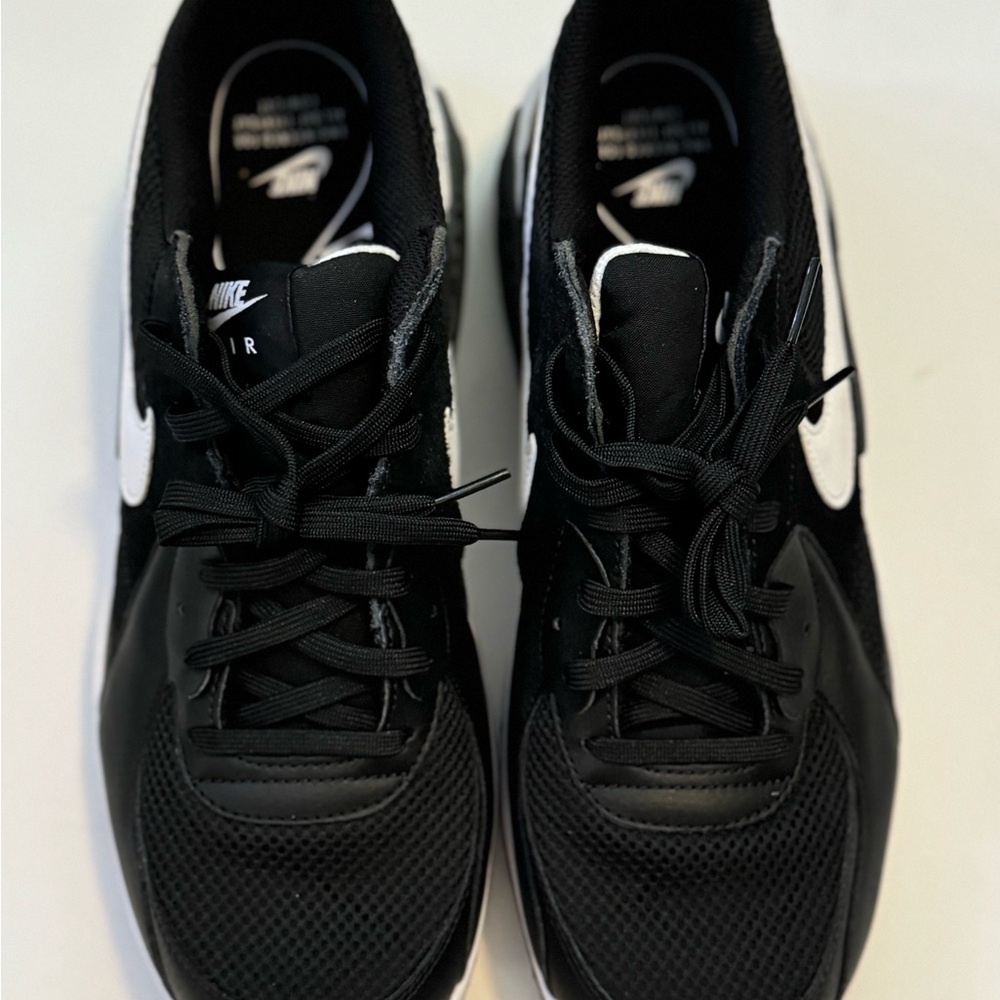 Nike Air Max Excee sz 9.5 men’s 11 women’s NEW